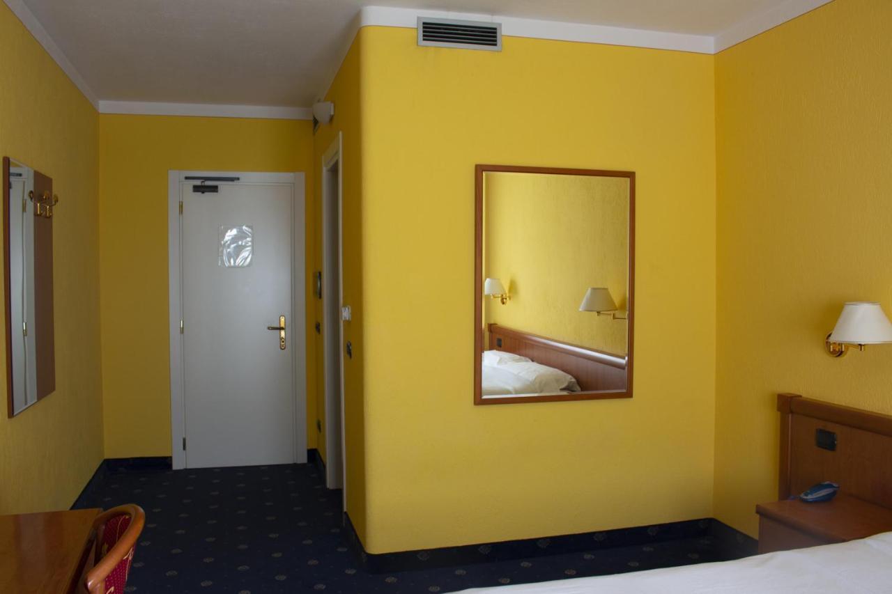 Essenza Hotel Verrès Exteriör bild
