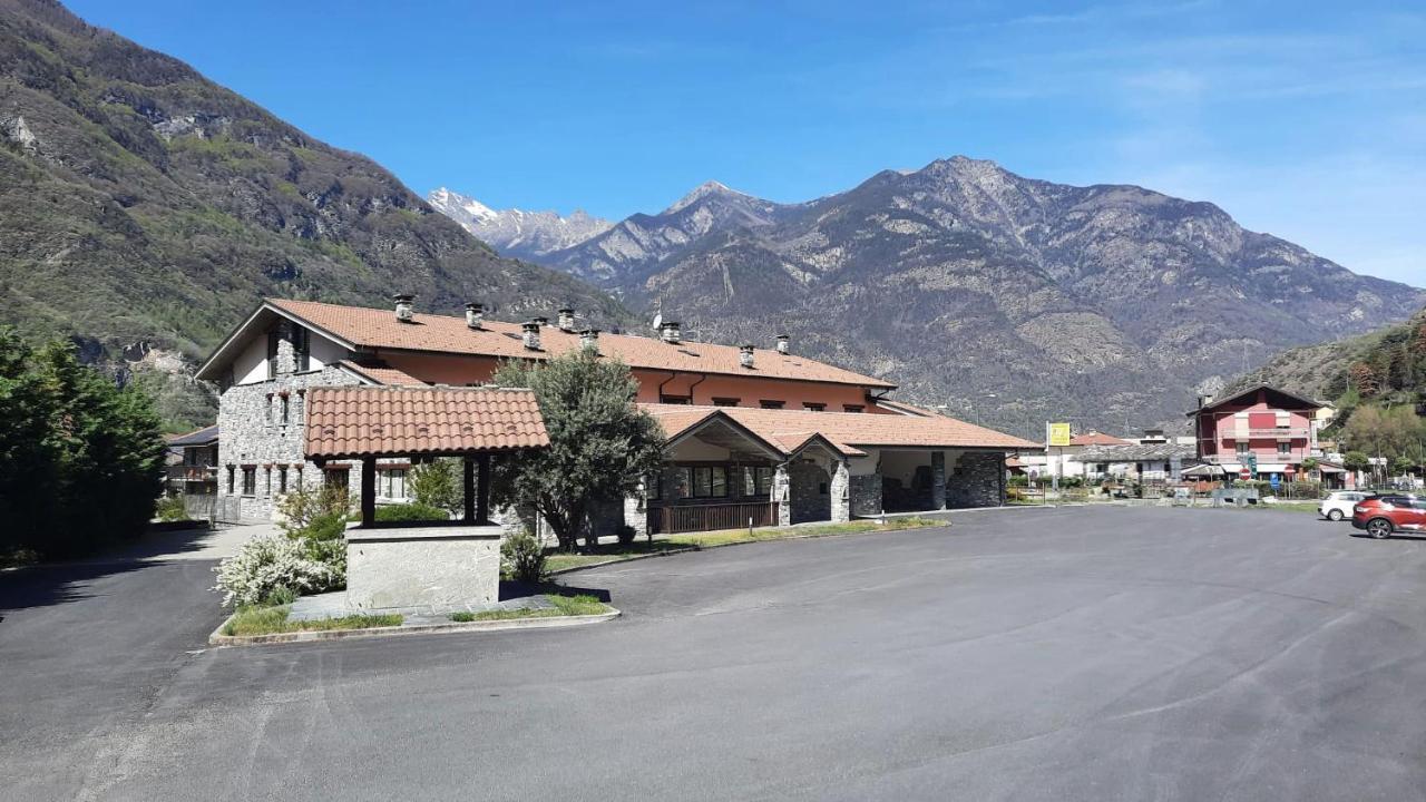 Essenza Hotel Verrès Exteriör bild