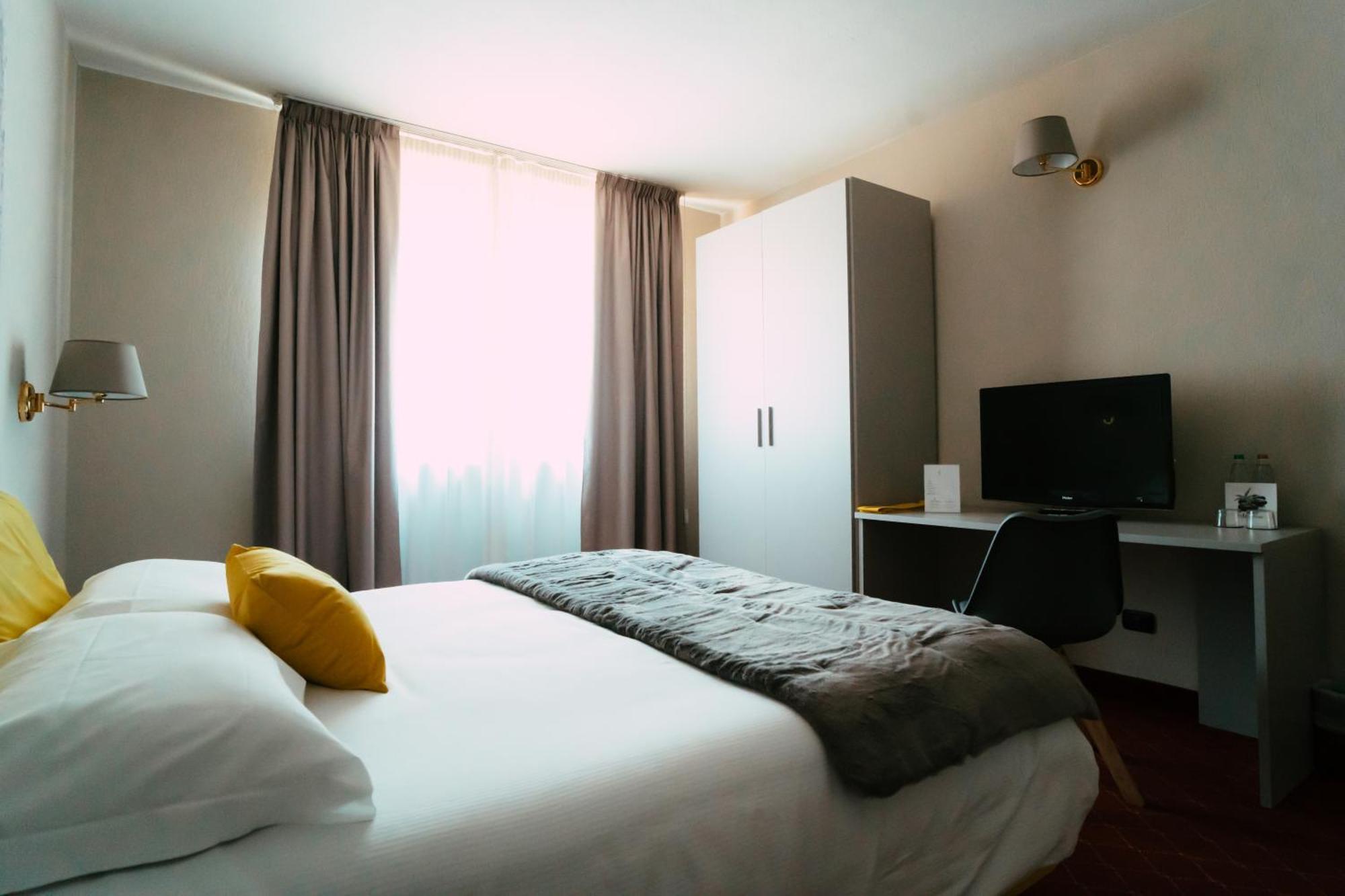 Essenza Hotel Verrès Exteriör bild